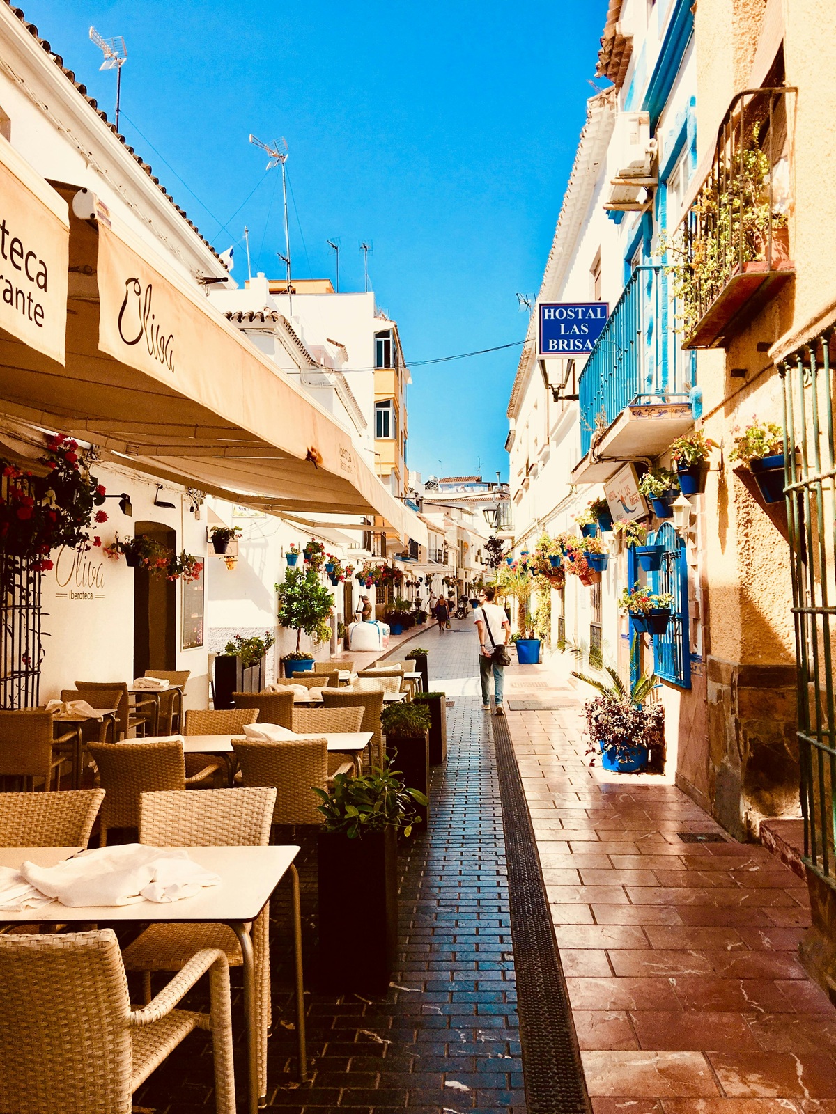 estepona_back_street.jpg (884 KB)